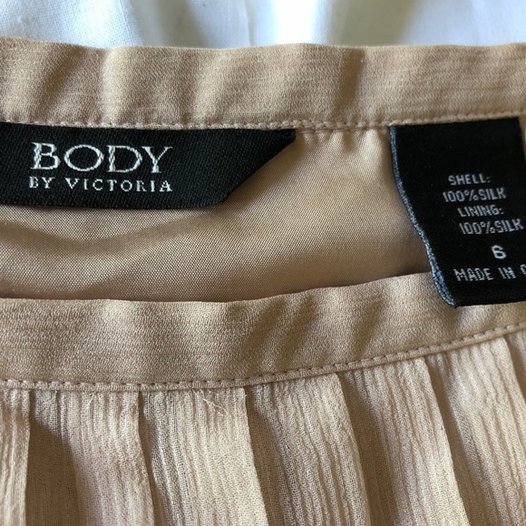 Unworn, Rare! Silk pale pink pleated midi skirt - Picture 2 of 7